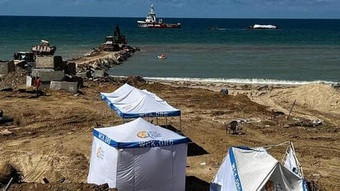 Campamento de construcción del muelle en Gaza. 
