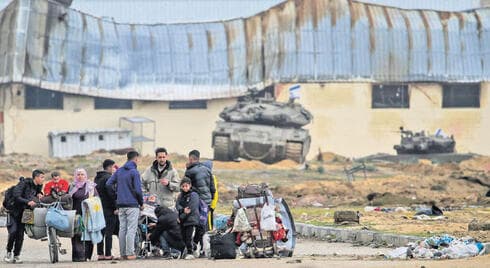 Palestinos que huyen de la guerra. 