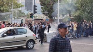 Protesta por la muerte de Mahsa Amini en las calles en septiembre de 2022 en Teherán. 