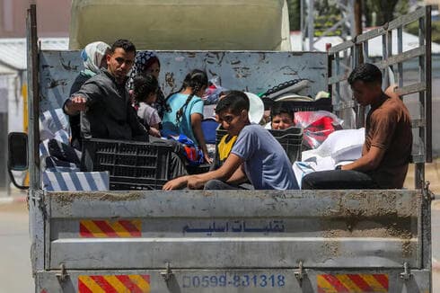 Palestinos huyen de Rafah. 