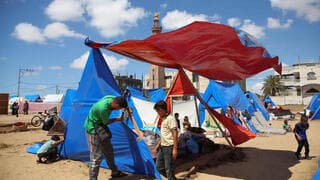 Tiendas de campaña armadas en Rafah. 