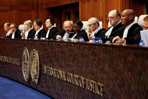 Jueces del Tribunal de La Haya. 