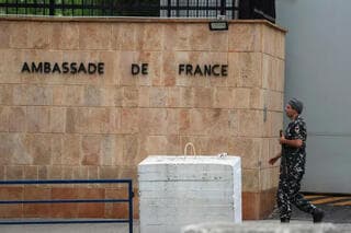 Embajada de Francia en Beirut. Intentos de mediación con Hezbolá. 