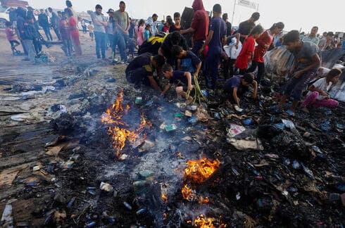 La destrucción del campamento tras el incendio en Rafah. 