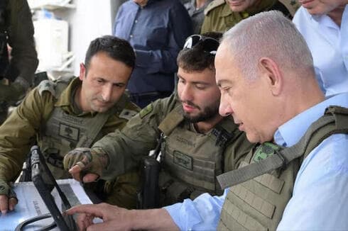 Benjamín Netanyahu y Herzi Halevi, hoy en la frontera norte israelí. 