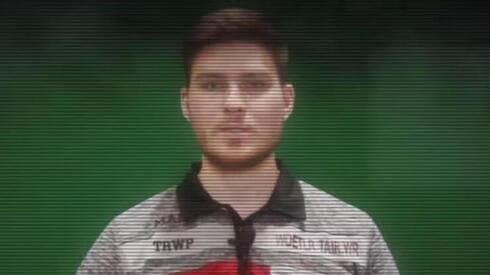 Sasha Trofanov en el video. 