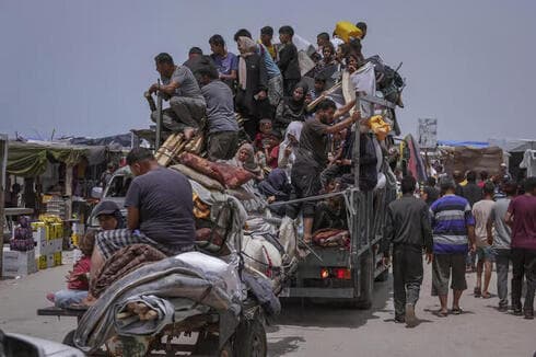 Palestinos huyen de Rafah. 