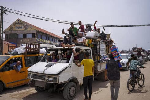 Palestinos huyen de Rafah. 