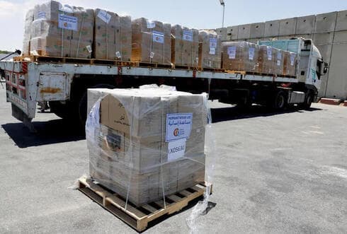 Paquetes de ayuda humanitaria en Kerem Shalom. 