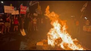 Fuego encendido por los manifestantes. 
