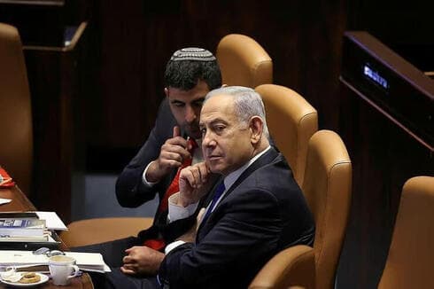 Netanyahu volvió al estrado para contestarle a Lapid. 