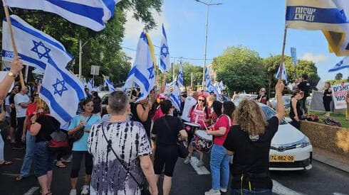 "No los abandonaremos". Protesta en Haifa. 