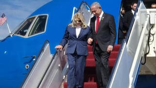 El primer ministro Benjamin Netanyahu y su esposa Sara llegan a Washington DC. 