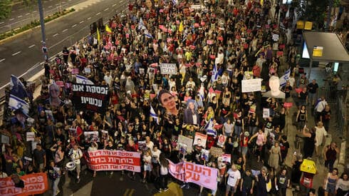 La marcha de protesta de esta noche en Tel Aviv, exigiendo un acuerdo. 