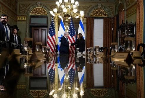 Benjamin Netanyahu y Kamala Harris antes del inicio de su reunión. 