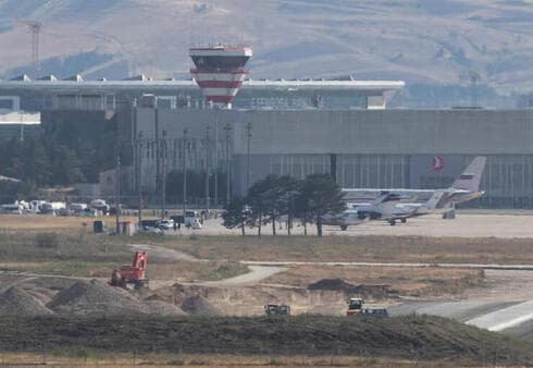 Un avión del gobierno ruso aterriza en Ankara. 