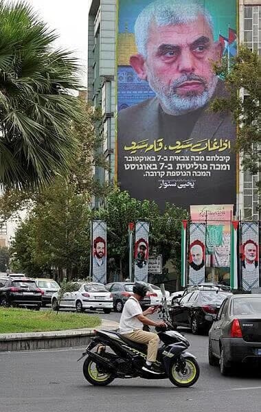 Yahya Sinwar en las calles de la Plaza Palestina, en Teherán. 