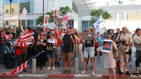 Manifestación de familiares de rehenes en Tel Aviv. 