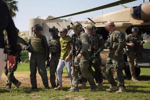 Momentos en que Al-Qadi aterriza en el Hospital Soroka, de Beer Sheva. 