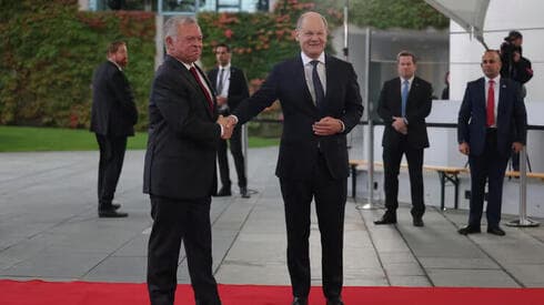 Abdullah con el canciller alemán en Berlín. 