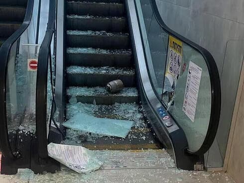 Daños en la estación de tren de Modi'in. 