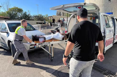 Evacuación de heridos en Líbano. 