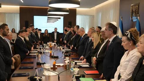 Minuto de silencio en la reunión del Gabinete. 