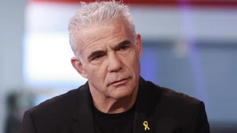 Yair Lapid, durante la transmisión especial de Ynet. 