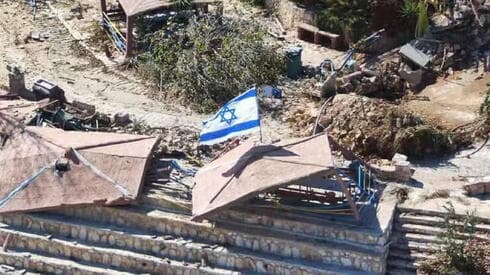 Bandera israelí en Maroun a-Ras. 