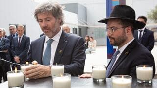 Juan Bautista Mahiques, fiscal general de la Ciudad Autónoma de Buenos Aires, y el Gran Rabino de AMIA, Eliahu Hamra. 