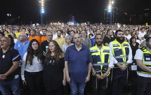 Ceremonia nacional. Los israelíes no sólo demostraron que pueden llorar juntos sino que pueden vivir y construir juntos. (AP) Ceremonia nacional. Los israelíes no sólo demostraron que pueden llorar juntos sino que pueden vivir y construir juntos.