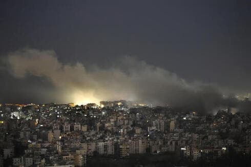 Nubes de humo tras los ataques de las FDI en Beirut. 