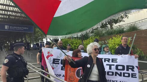 Una manifestación propalestina frente a la exposición de armas en París en junio pasado. 