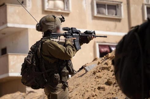 Soldados israelíes operando en Gaza. 