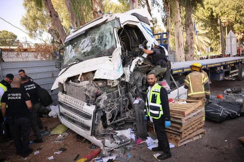 Así quedó el camión tras embestir a decenas de personas. 