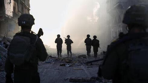 Soldados israelíes operando en Gaza. 