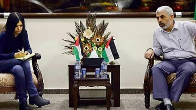 Francesca Buri con Yahya Sinwar en 2018. 