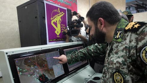 Ejercicio antiaéreo iraní desde la posición de radar. 