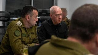 Herzi Halevi y Yoav Galant, jefe de las FDI y ministro de Defensa, respectivamente, hablaron sobre el reclutamiento de haredíes. 