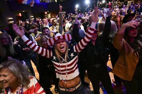 Partidarios de Trump celebran. 