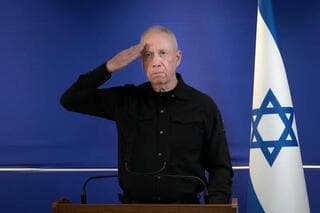 Yoav Galant, ministro de Defensa, despedido por Benjamín Netanyahu. 