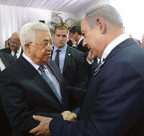 Uno de los encuentros entre Mahmoud Abbas y el primer ministro de Israel. 