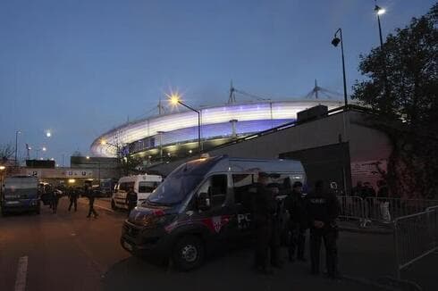 Fuertes medidas de seguridad en los alrededores del Stade de France. 