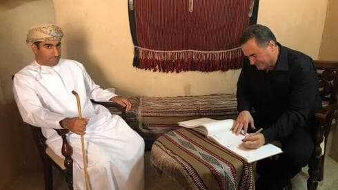 Yisrael Katz en visita a Omán en 2018. 