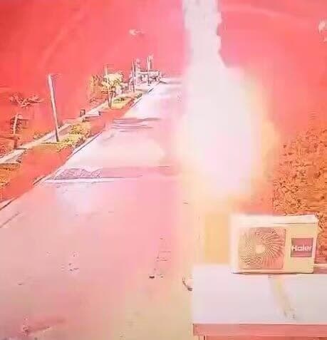 Como el fuego de 90.000 velas. Imagen captada por las cámaras de seguridad. 
