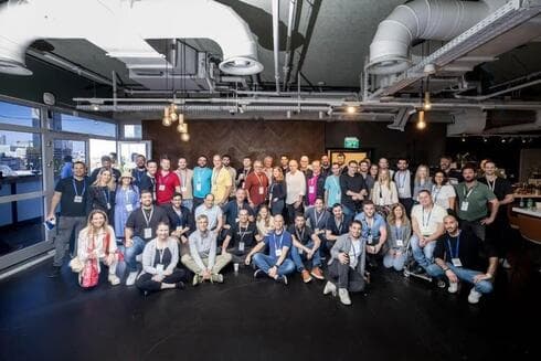 Foto del grupo al final del evento. 