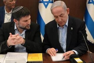 El primer ministro Netanyahu junto al ministro de Finanzas, Bezalel Smotrich. 