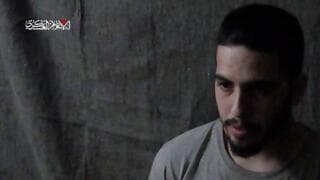 Matan Tsengawker, según se lo ve en el video difundido por Hamás. 