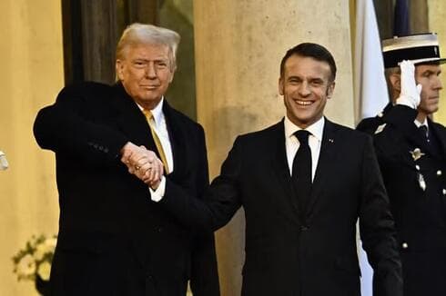 Donald Trump y Emanuel Macron. El presidente francés saludó la caída del dictador Assad. 
