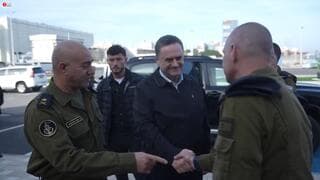 Yisrael Katz en la base militar de Haifa. 